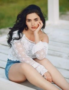 VIP companion girl in Chinar Park – discreet service